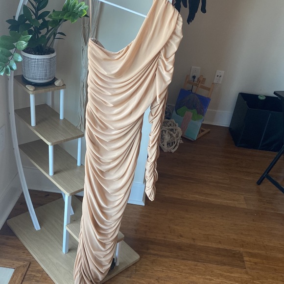 FashionNova Bodycon Ruched dress - Picture 2 of 2